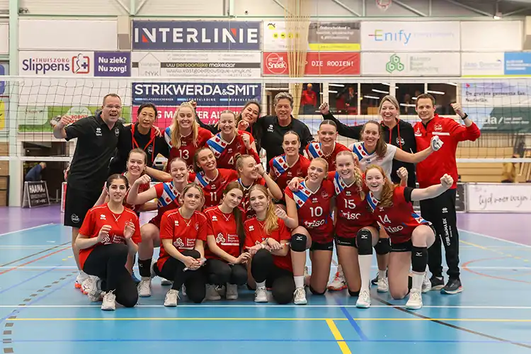 Vreugdedans bij Friso Sneek na triomf op Peelpush