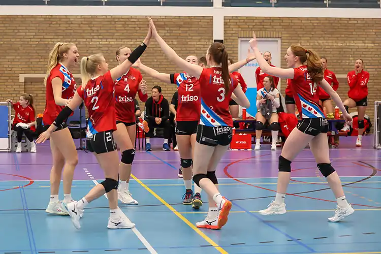 Friso Sneek toont spierballen tegen Somas/Activia (2-3)